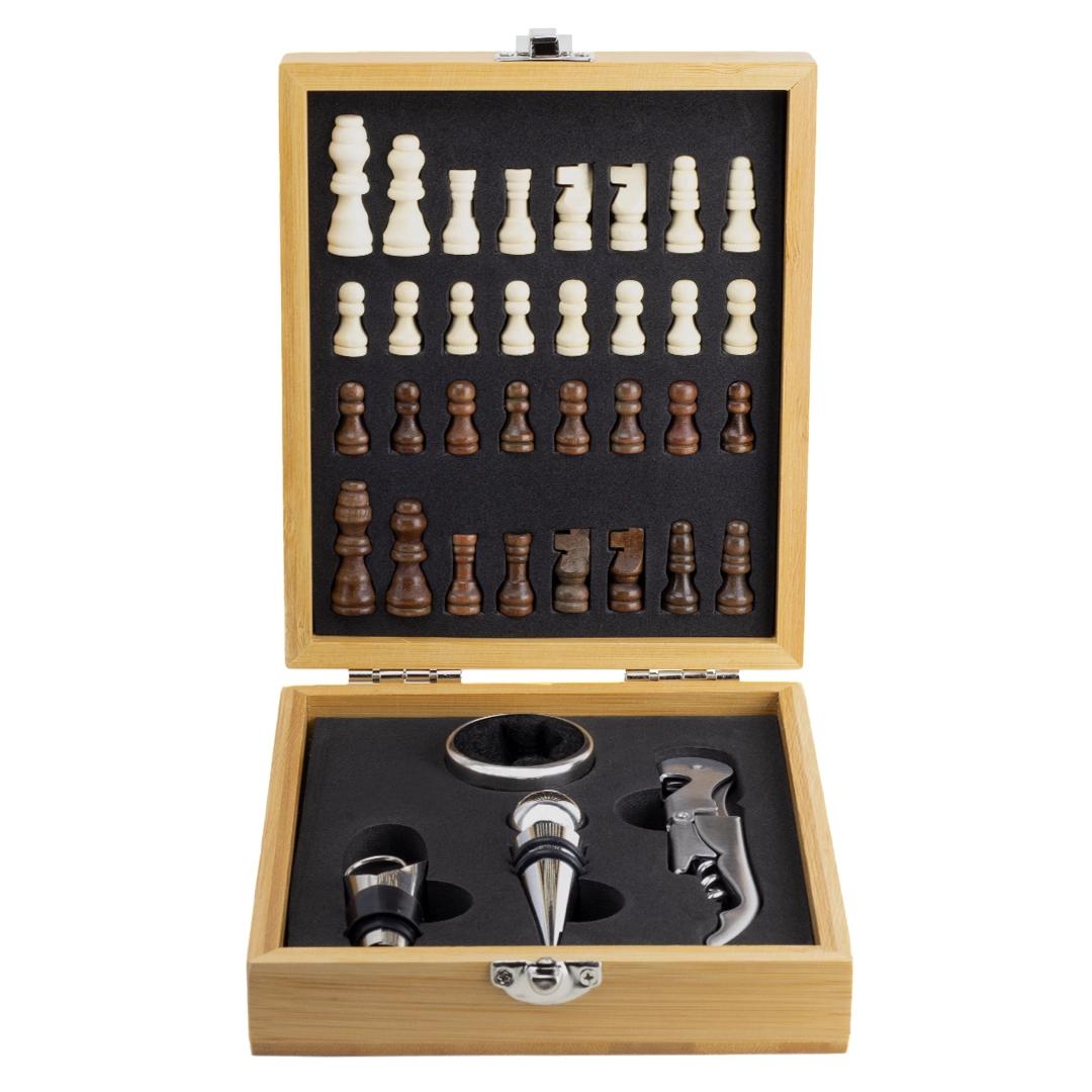 4 piece wine set wit chess set Wood miniatura 2