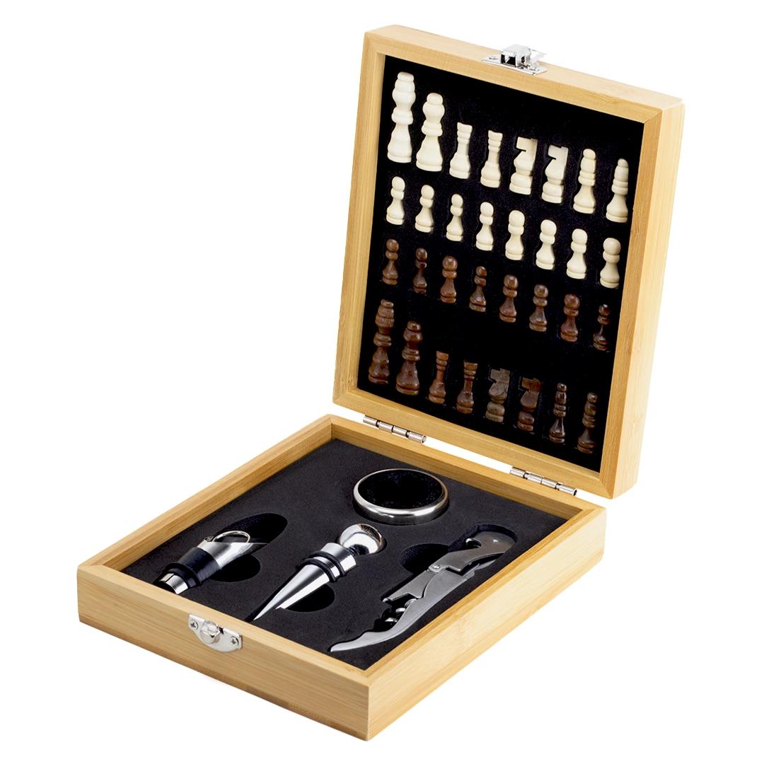 4 piece wine set wit chess set Wood miniatura 3