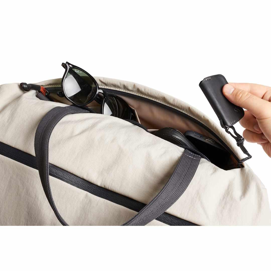 Bellroy lite recycled duffle Black front