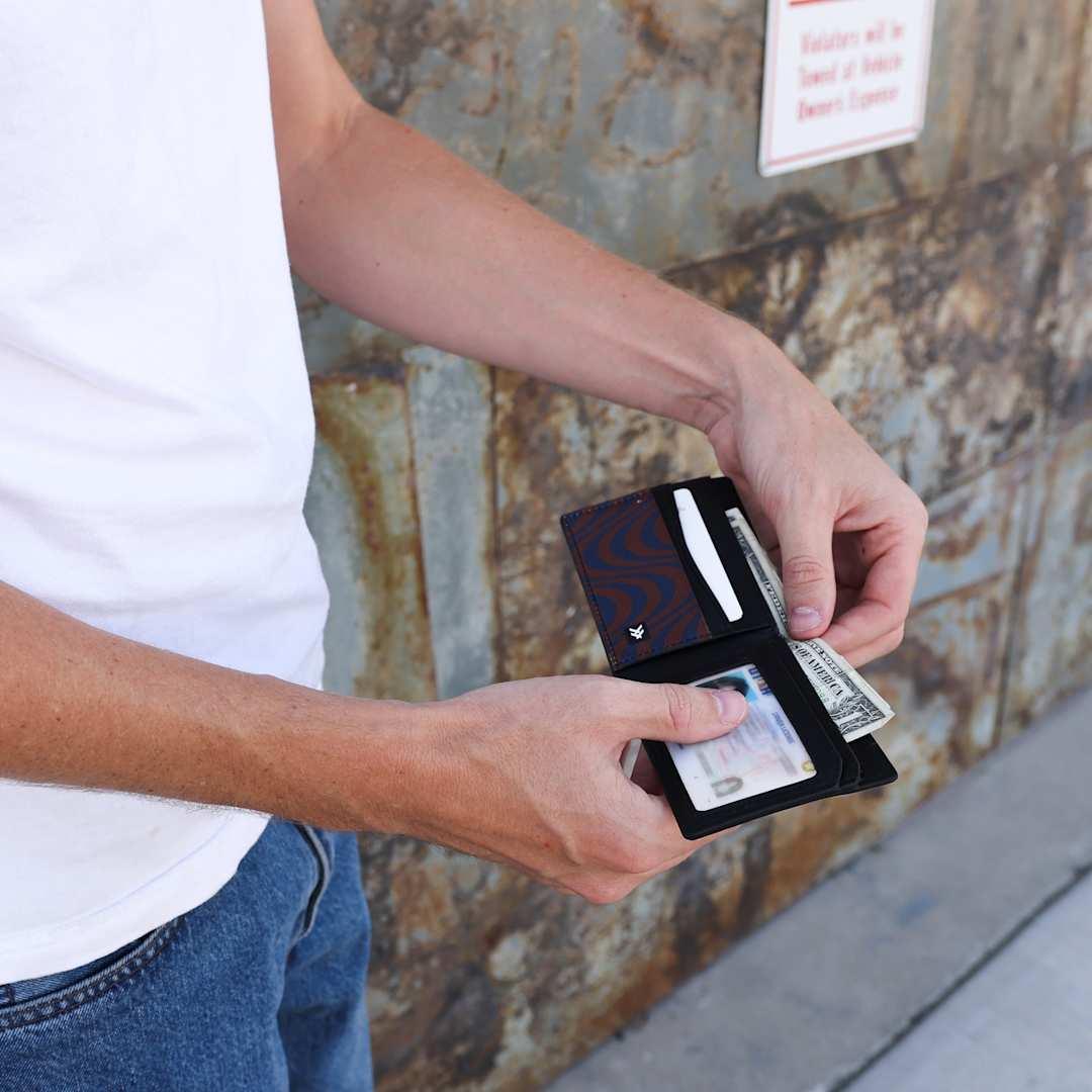 Thread wallets vegan leather bifold Wesley miniatura 3