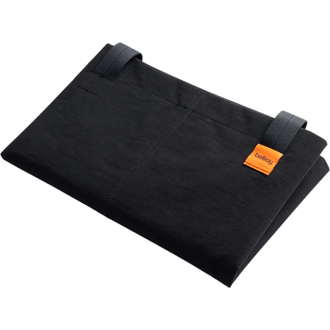 Bellroy market tote Black front