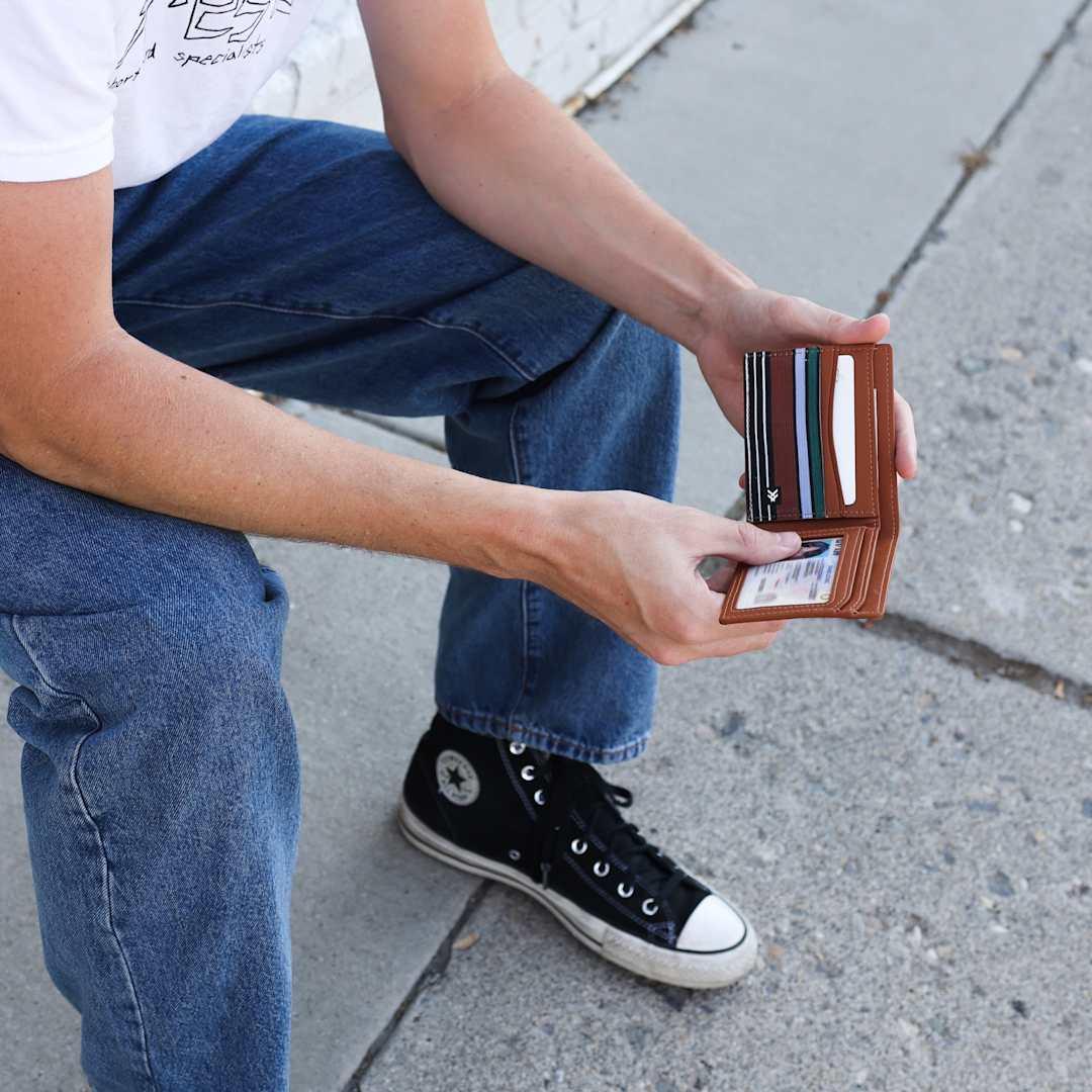 Thread wallets vegan leather bifold Wesley miniatura 7